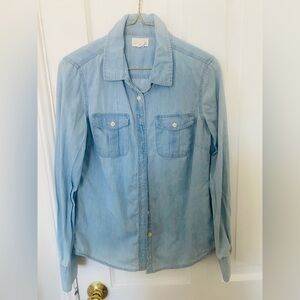 Lucy & Laurel Chambray Button Down Shirt • Light Wash Denim • XS